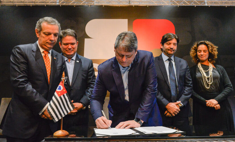 Tarcísio de Freitas apresentou o novo Diário Oficial do Estado de São Paulo.