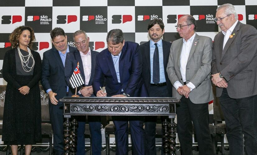 Tarcísio sancionou lei para novo salário mínimo estadual