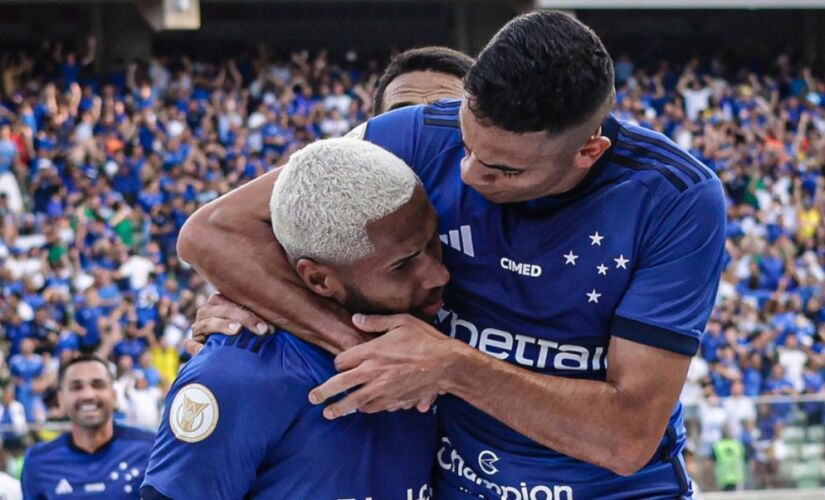 Cruzeiro vai a nove pontos e lidera Campeonato Brasileiro 