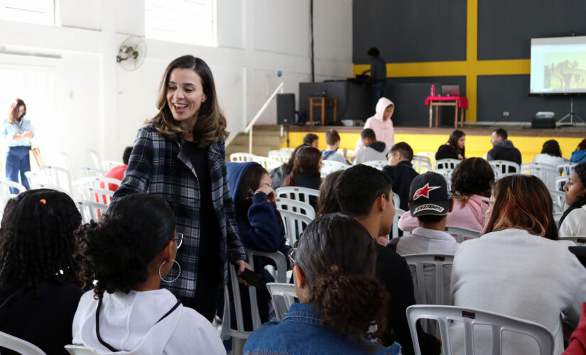 A palestrante e psicóloga, Cristiane Godinho da Silva, explicou sobre a Humanização e Combate ao Bullying