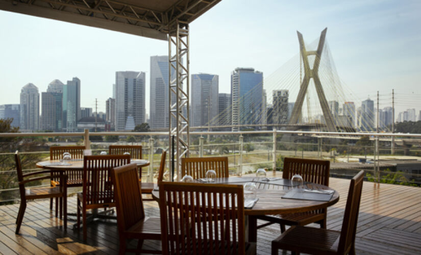 Com vista para um dos pontos turísticos de São Paulo, o Greem Restaurante oferece cardápio exclusivo para o Dia das Mães 