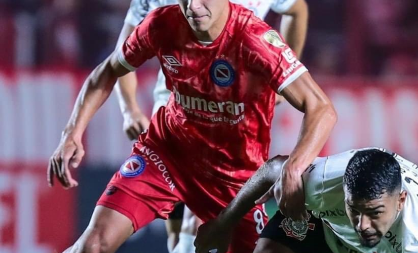 Corinthians só empata e se complica