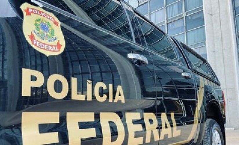 A Polícia Federal cumpre mandado de busca nesta sexta-feira (12) na casa de Marcelo da Silva Vieira, ex-funcionário do setor do Palácio do Planalto responsável pelos acervos presidenciais