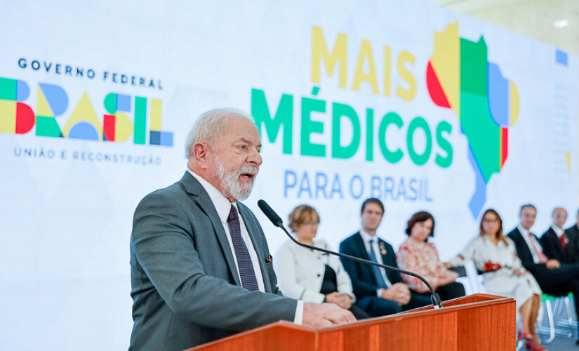 O Ministério da Saúde relançou um projeto, dentro do Mais Médicos, de incentivo e oferta de cursos de pós-graduação e mestrado para aperfeiçoar profissionais do programa em atenção primária.