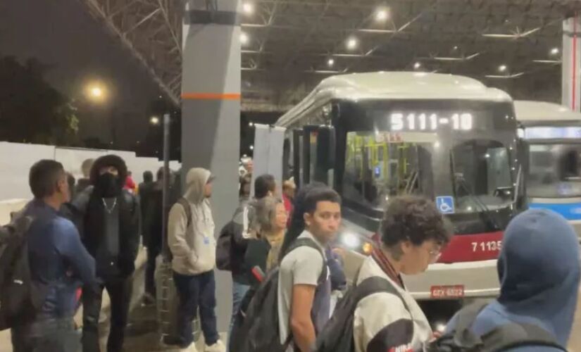 Paralisação de 9 empresas atrasa saída de ônibus em São Paulo