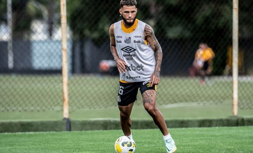 Nathan Santos participou de de 12 partidas como titular do Peixe