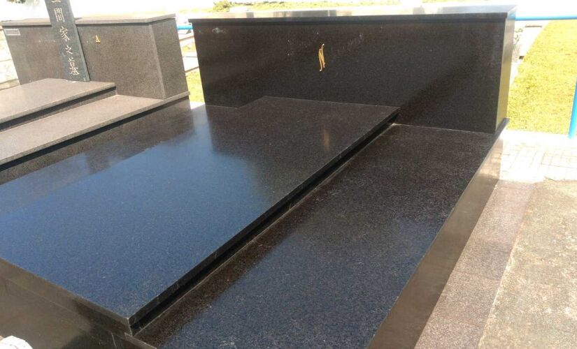 Placas de bronze foram roubadas de túmulo no Cemitério Vila Paulicéia, no ABC Paulista.