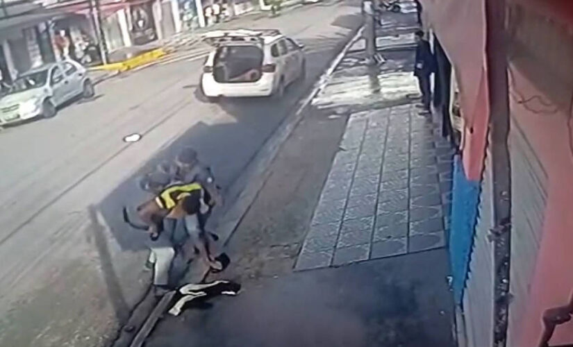 Homem pegou arma de PM e atirou nele e em outro soldado na região de São Mateus.