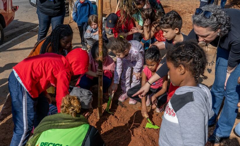 Atividade fez parte da campanha Junho Verde e contou com a participação de crianças e idosos do Serviço de Convivência e Fortalecimento de Vínculos