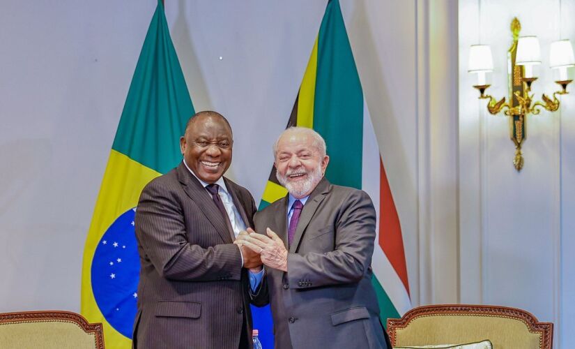 O presidente Luiz Inácio Lula da Silva com o seu homólogo Sul-africano, Cyril Ramaphosa