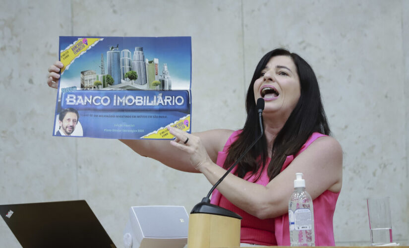 A vereadora Silvia da Bancada Feminista (PSOL) durante a sessão que aprovou o Plano Diretor de SP, na última segunda