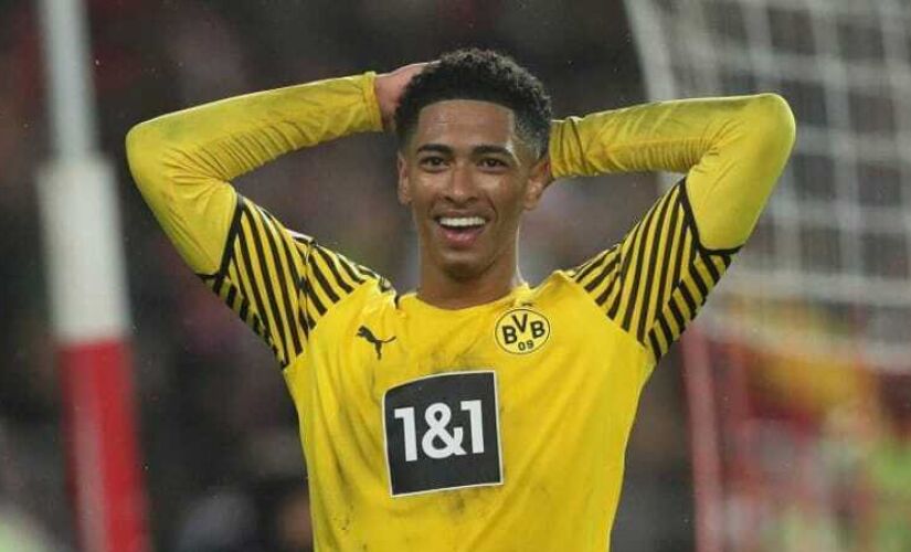 Bellingham, foi um dos melhores jogadores da Inglaterra na Copa do Mundo de 2022. Ele se tornou o primeiro jogador nascido no século XXI a marcar gol em Mundiais.