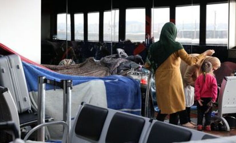 Cerca de 150 imigrantes afegãos, que viviam de forma temporária no Aeroporto Internacional de São Paulo, em Guarulhos