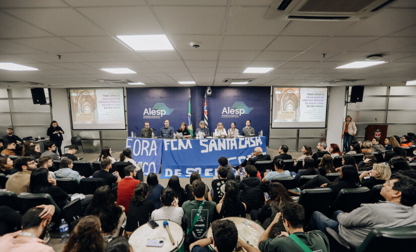 Estudantes e professores da Faculdade de Ciências Médicas da Santa Casa da Capital participaram de audiência na Alesp