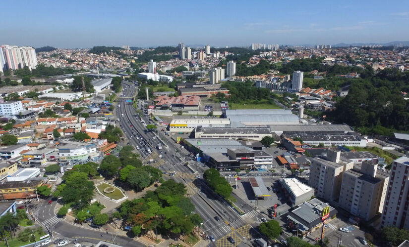 Taboão da Serra possui  média é de 13,4 mil habitantes por km&#xB2;