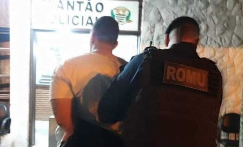 No momento da abordagem, o atirador, que estava como passageiro, dispensou um revólver e ofereceu resistência aos policiais, sendo necessário o uso de força para contê-lo.