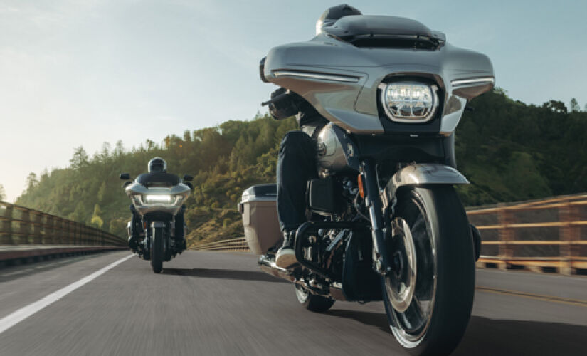 O novo motor V-Twin Milwaukee-Eight VVT 121 de 1.977 cc tem 115 cavalos e 19,2 kgfm