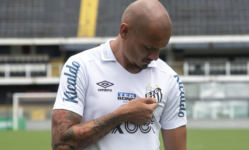 Maicon deixa o Santos