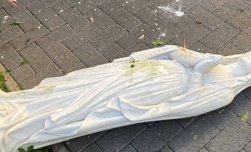 Imagem de Nossa Senhora de Lourdes jogada ao chão na zona oeste de São Paulo