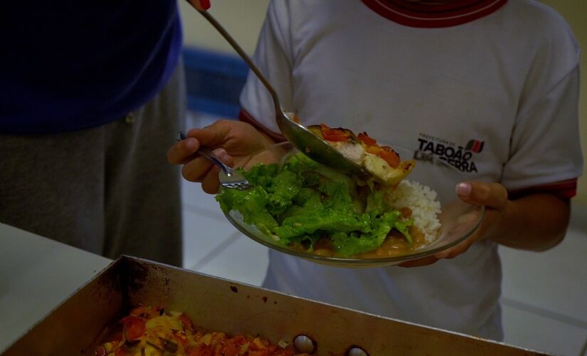 Cardápio da merenda é elaborado por nutricionistas na Prefeitura de Taboão da Serra