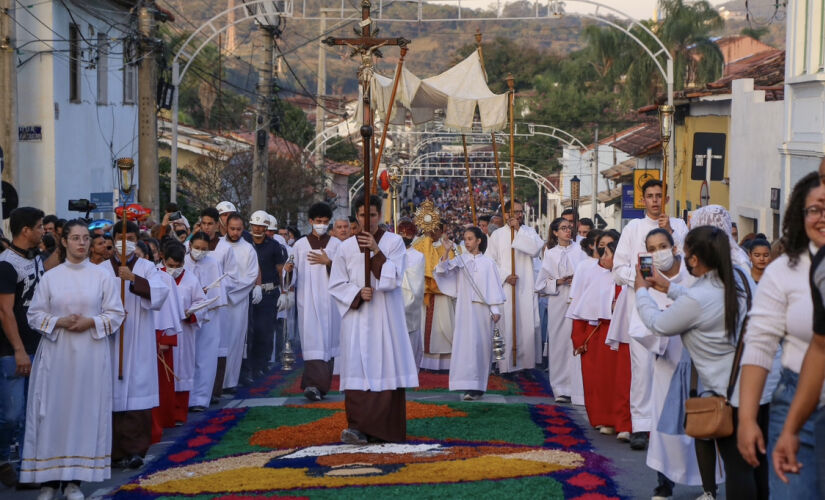 O Corpus Christi de Santana de Parnaíba é uma das maiores manifestações religiosas do Estado de São Paulo e que atrai, a cada ano, milhares de visitantes a cidade