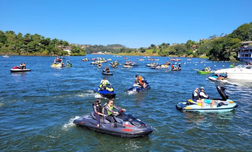 Encontro de Jetski aconteceu na represa Jaguari, em Igaratá