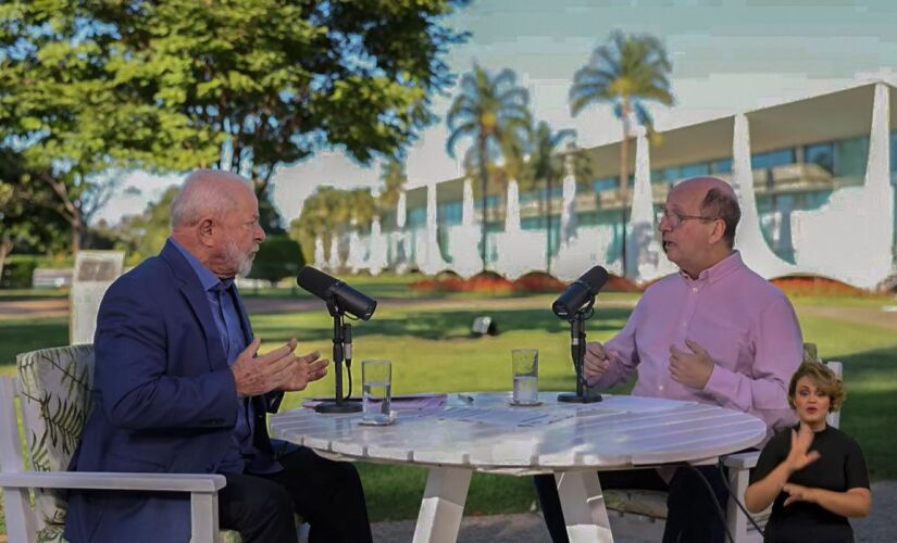 A declaração foi feita durante o seu programa semanal Conversa com o presidente ao lado do jornalista Marcos Uchôa