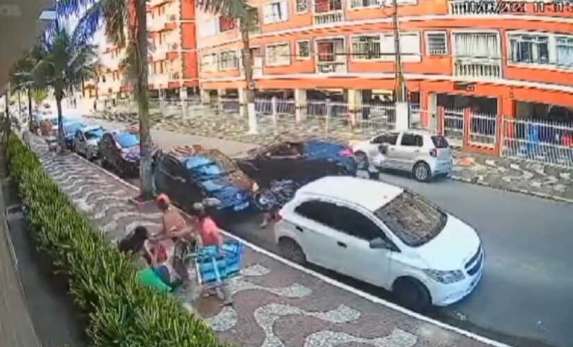 Motorista atinge a dupla em Praia Grande