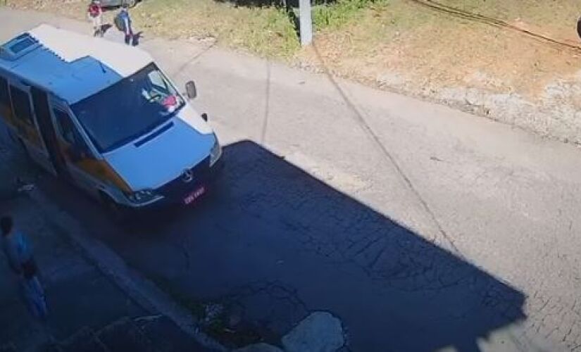 Van cai em ribanceira em Várzea Paulista