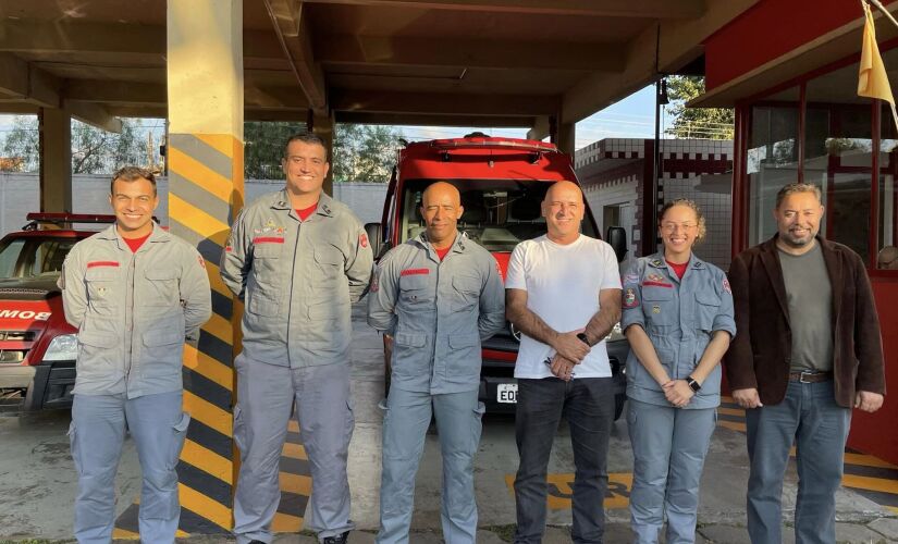 O vice-prefeito Manoel Arantes e a 1ª Tenente Débora Peixoto, comandante da estação de Bombeiros de Jacareí