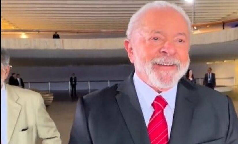 O presidente Luiz Inácio Lula da Silva (PT), corintiano fanático, apareceu sorridente e celebrando a classificação do Timão na Copa do Brasil.