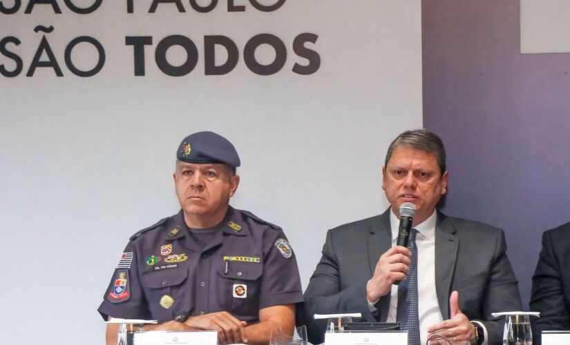 O governador Tarcísio de Freitas disse, em coletiva de imprensa na manhã desta segunda-feira, que vai aumentar o efetivo policial naquela área