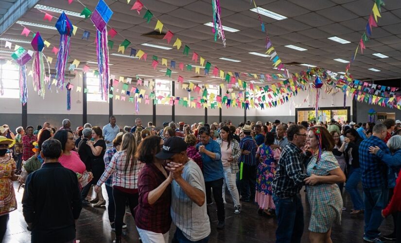 Baile da Melhor Idade de Taboão da Serra de junho celebrou São João