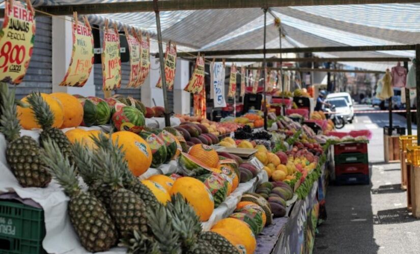 Por conta das condições ruins para realizar o plantio, alguns agricultores precisaram subir o preço de frutas, como, o morango