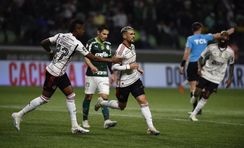 Arrascaeta celebra gol do Flamengo no Allianz Parque