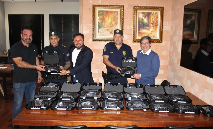 Entrega de novas armas para a GCM aconteceu nesta última terça-feira (11)