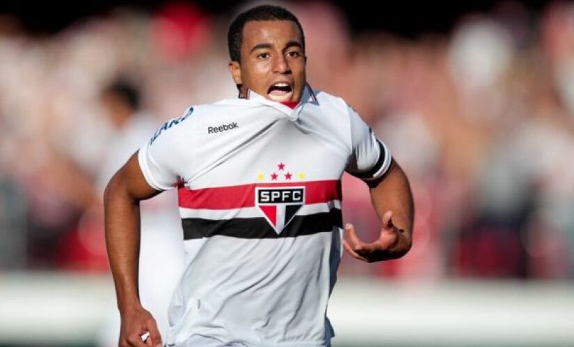 Lucas Moura negocia retorno ao São Paulo