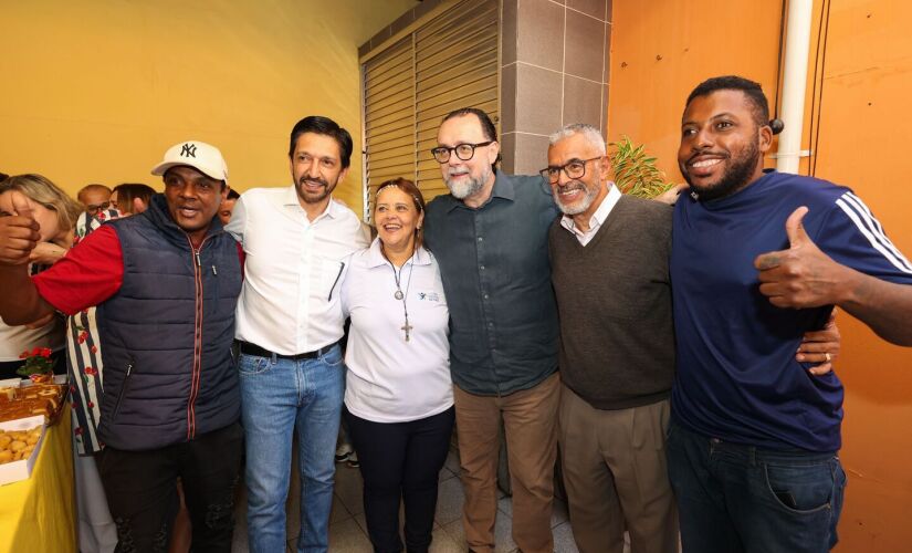 Ricardo Nunes e Carlos Bezerra Jr. em república na zona sul de São Paulo