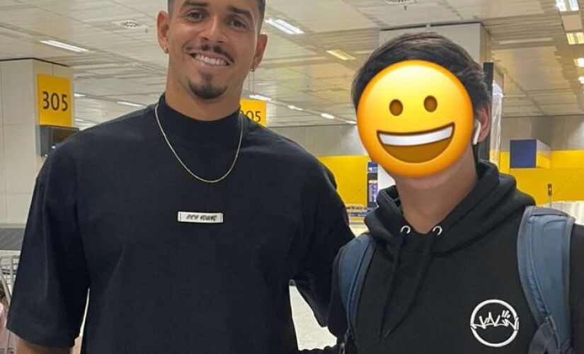 Lucas Verissimo desembarca no Aeroporto de Guarulhos, em São Paulo