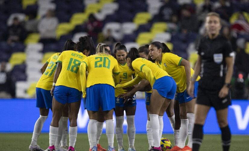 Debinha chegou a empatar o duelo, após a abertura do placar em cabeceio de Le Sommer, mas o Brasil deu liberdade para a zagueira Wendie Renard, de 1,87 m, definir o placar em escanteio