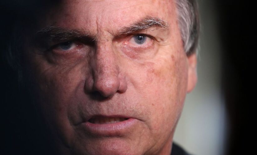 Bolsonaro estava em sua casa na Vila Histórica de Mambucaba, em Angra dos Reis (RJ), quando a PF bateu à sua porta