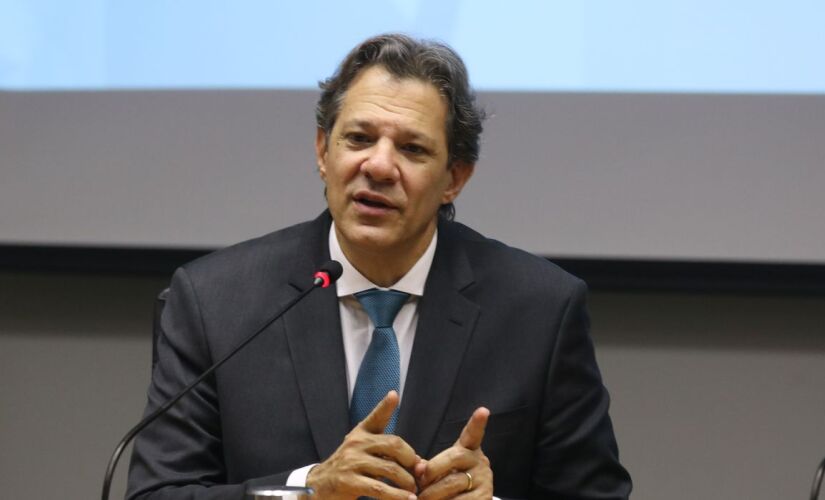 A cotação iniciou o dia em baixa, chegando a R$ 4,98 por volta das 10h30; no entanto, após a entrevista de Haddad, passou a subir, até encerrar próxima das máximas do dia