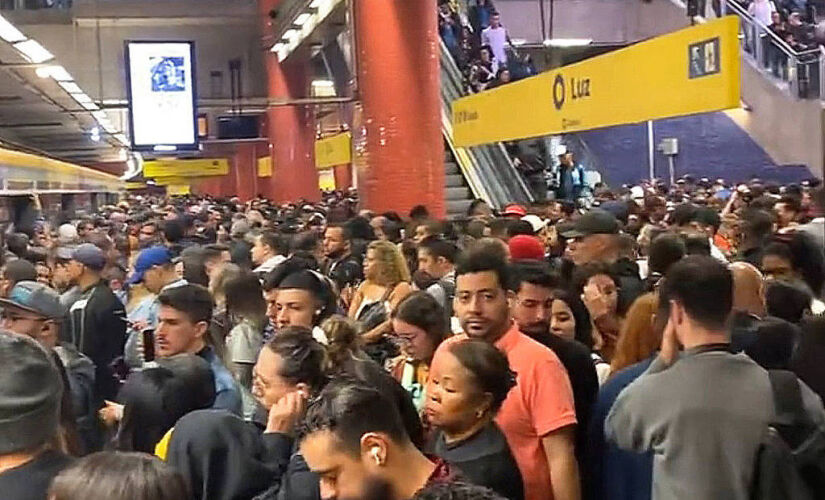 Em São Paulo, os trens da linha 4-amarela do metrô e linha 15-prata do monotrilho, circularam com velocidade reduzida