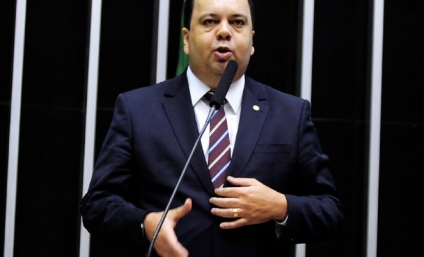 O deputado federal Elmar Nascimento (União Brasil-BA) apresentou neste sábado (12) seu relatório sobre o projeto de lei