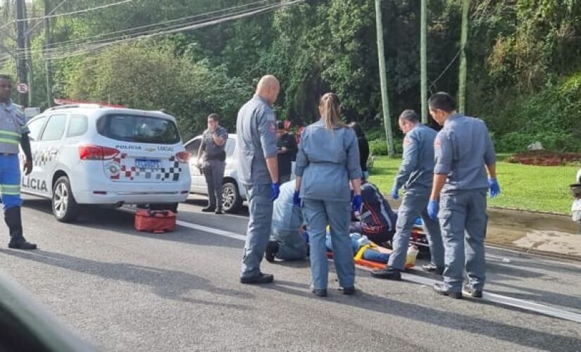 Um acidente envolvendo um motociclista paralisou o trânsito na Avenida Martins Fontes