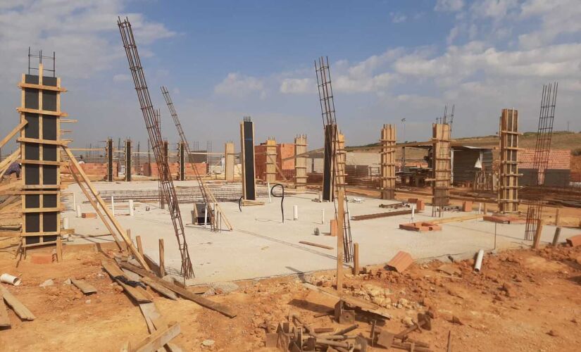 As obras da nova escola em tempo integral do bairro Altos do Jequitibá, em Porto Feliz, seguem em ritmo acelerado