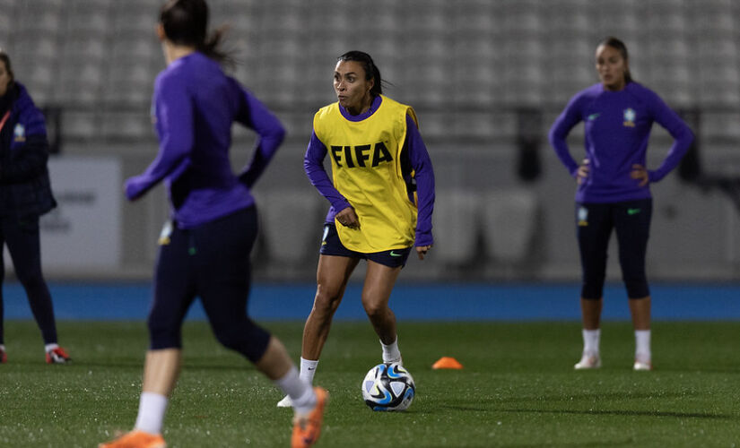 Um dia antes de o Brasil enfrentar a Jamaica em jogo decisivo pela Copa do Mundo de futebol feminino,