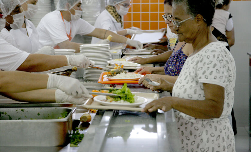 Os restaurantes Bom Prato de Taboão da Serra, Embu das Artes e Cotia servirão um cardápio especial, nesta sexta-feira, dia 11, para celebrar o Dia dos Pais.