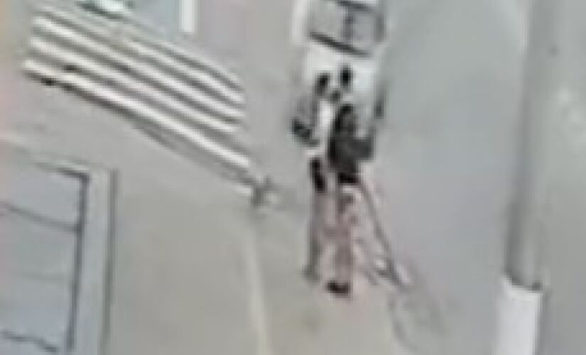 Um casal que andava pela calçada com seu cachorro de estimação foi atropelado na avenida Comendador Santana, no Capão Redondo, zona sul de São Paulo.