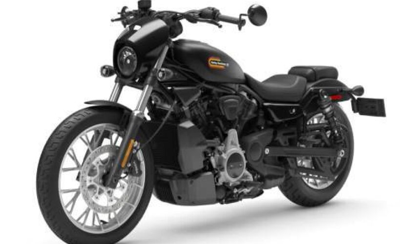 O motor da Nightster Special 2023 entrega 90 cavalos de potência a 7 mil rpm e torque de 9,7 kgfm a 5.750 rpm